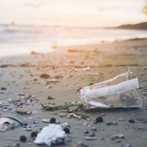 basura-playa-contaminacion-ambiental